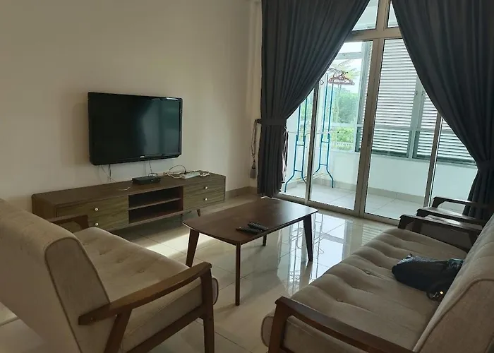 8Pax Mount Austin Midori Green Homestay