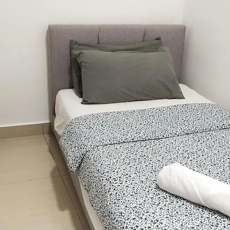 8Pax Mount Austin Midori Green Homestay Johor Bahru Exterior photo