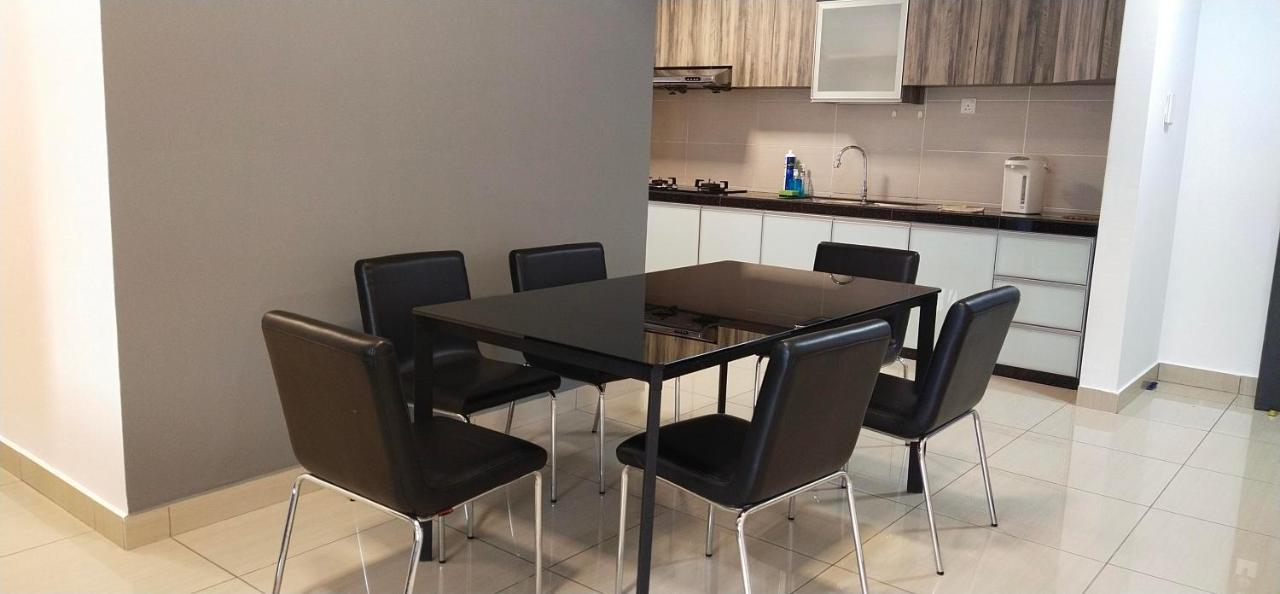8pax Mount Austin Midori Apartment Johor Bahru