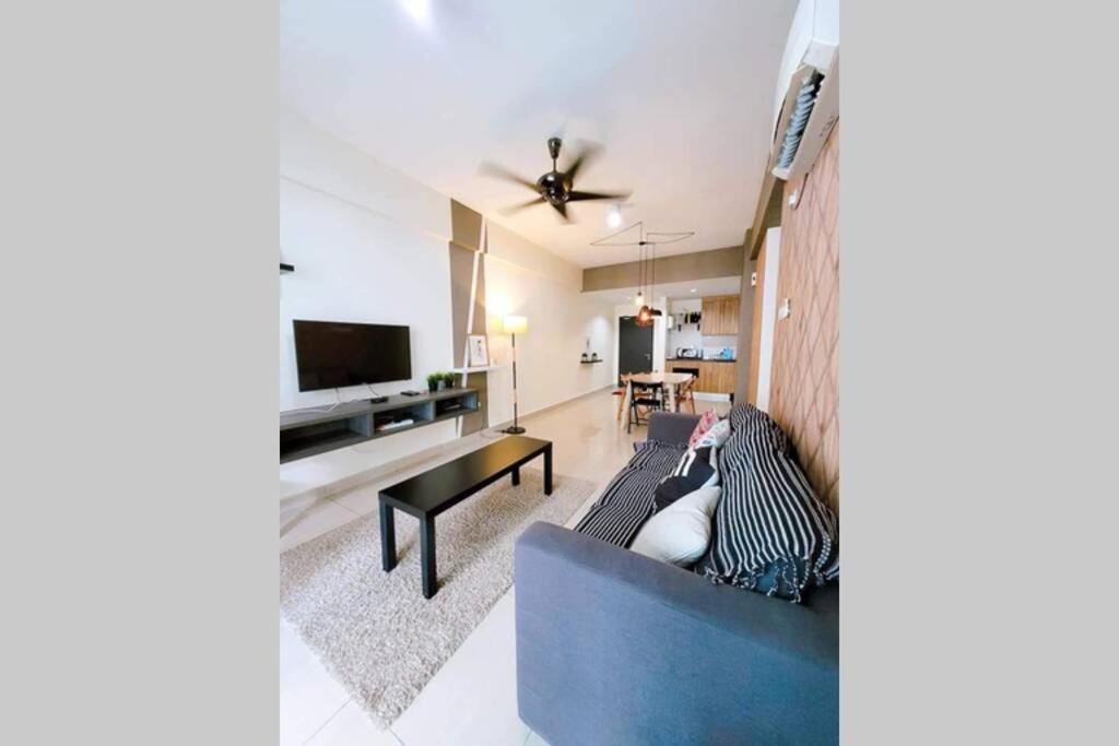 8pax Mount Austin Midori Apartment Johor Bahru
